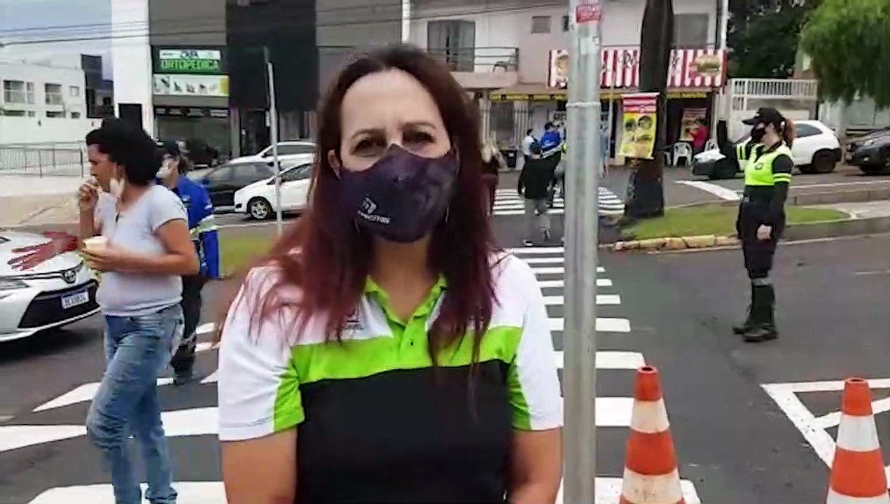 Transitar realiza ação educativa em frente ao Cisop na Av. Brasil