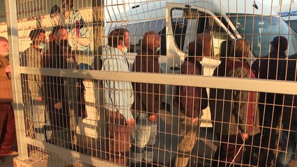 فلسطينيون من غزة يبحثون عن لقمة العيش في إسرائيل