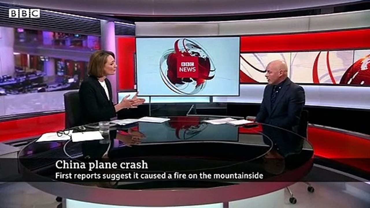 Chinese passenger plane crashes with 132 people on board - BBC News