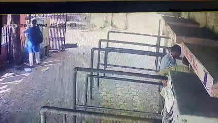 पलभर में 2 लाख लूटकर भाग गया, देखें वीडियो