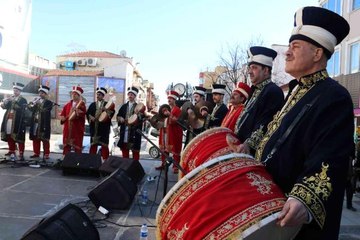 Descargar video: Fatih Sultan Mehmet'in İstanbul'a fethe çıkış yıl dönümü törenle kutlandı