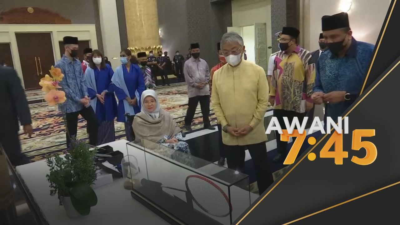 Seluruh England 2021 | Agong berkenan terima raket Zii Jia