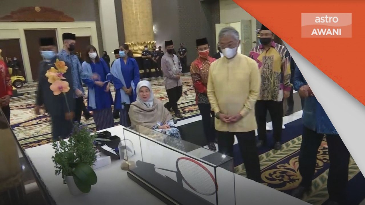 Seluruh England 2021 | Agong berkenan terima raket Zii Jia