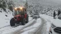 Yüksek kesimlerdeki kar yağışı ulaşımda aksamalara neden oluyor