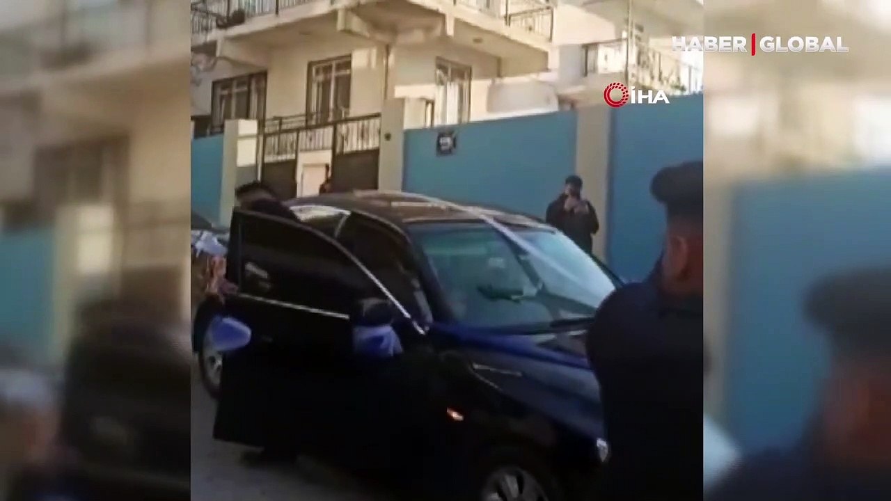 İzmir'de düğün magandaları balkondaki çocuklara aldırış etmeden havaya böyle ateş açtı