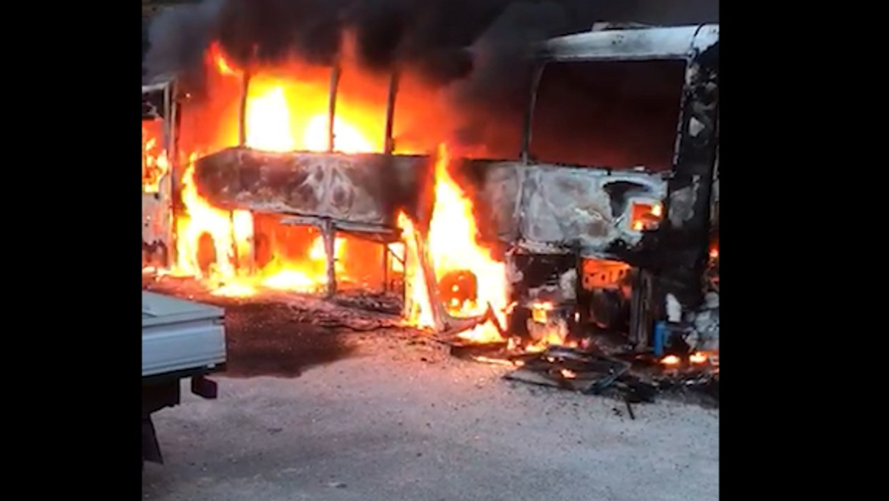 Tragedia sfiorata, bus a fuoco