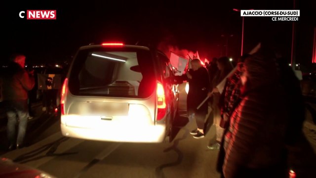 Yvan Colonna : haie d'honneur à l'arrivée de sa dépouille en Corse