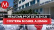 Protestan prestadores de servicios turísticos y alumnos en la costera Miguel Alemán