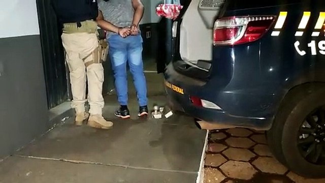 Homem é preso pela PRF com mandado de prisão em aberto pelo crime de tráfico de drogas