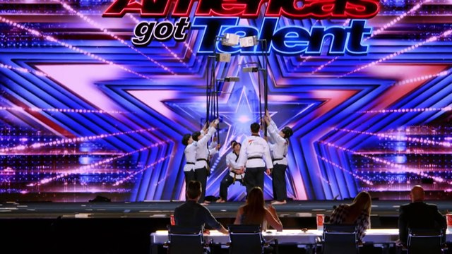 Golden Buzzer- World Taekwondo Demonstration Team Shocks the Judges - America's Got Talent (Tìm kiếm tài năng)