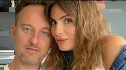 Tải video: Francesco Facchinetti e la brutta caduta della moglie Wilma Helena Faissol: 