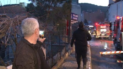 3 kişinin yaşadığı ev yandı, vatandaşlar sosyal medyada canlı yayın yaptı