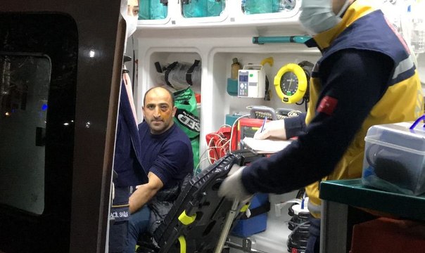 Kendilerini uyaran halk otobüsü şoförünü tekme tokat dövdüler