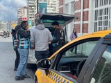 Şişli'de turistleri almayan taksici yakalanınca polise isyan etti