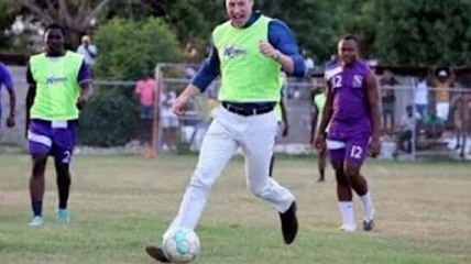 William met en place la star anglaise Raheem Sterling pour battre le "héros" d'Aston Villa lors d'un