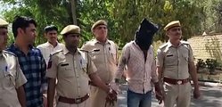 Crime News -  चलती ट्रेन से कूदकर भाग रहे चैन लुटेरे काे फिल्मी स्टाइल में पीछा कर पकड़ा, देखें Video...