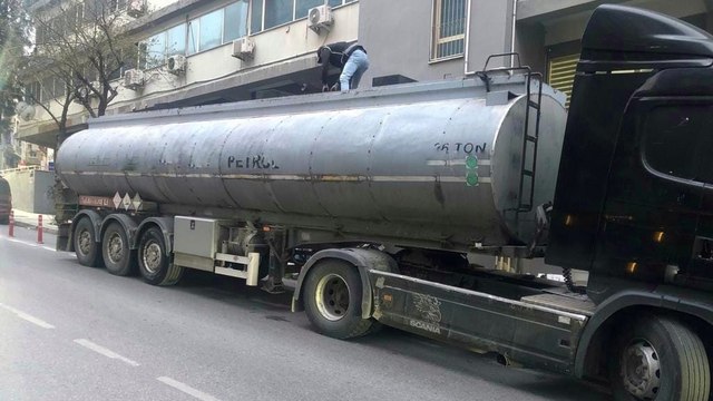 Sokak ortasındaki tankerde 26 ton kaçak akaryakıt ele geçirildi