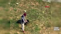 Köpeğe tekme atana 'Bana vur bana' diyerek tepki gösterdi