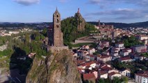 Saint-Michel-d'Aiguilhe sobre la ciudad de Le Puy-en-Velay