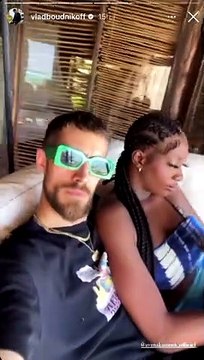 Aya Nakamura et Vladimir Boudnikoff profitent de vacances en amoureux au Mexique. Story Instagram du 23 mars 2022.