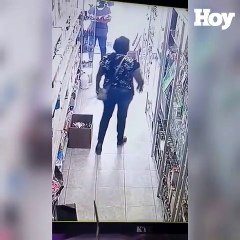 Mujer roba cuatro paquetes de cabello postizo de tienda