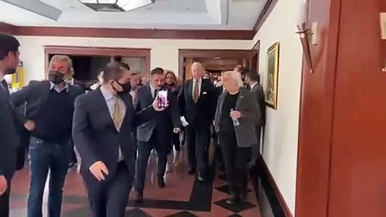 Uğur Dündar adaylığını açıkladı; salona Müjdat Gezen ve Aykut Kocaman ile girdi