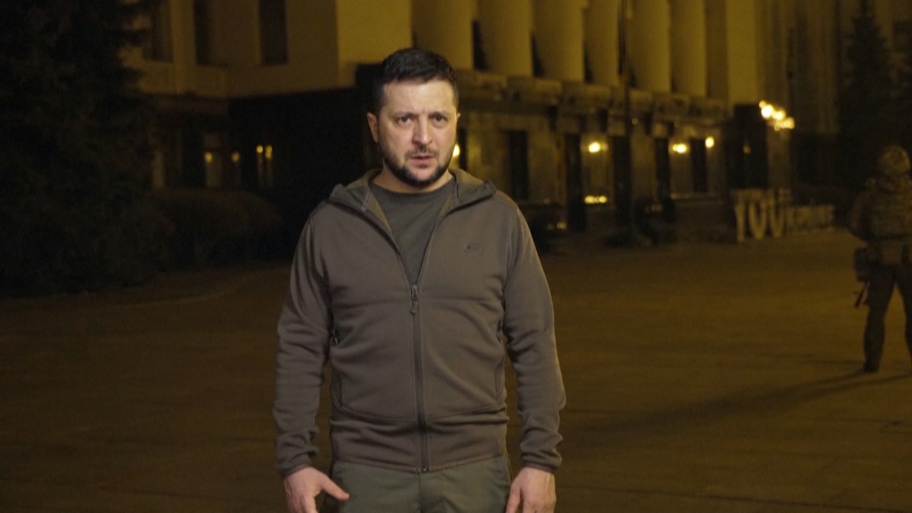 Ein Monat Krieg: Selenskyj ruft die Welt auf, heute Protest zu zeigen