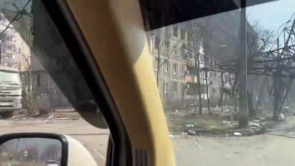 "Esta crueldade tem de acabar". Vídeo mostra a destruição de Mariupol