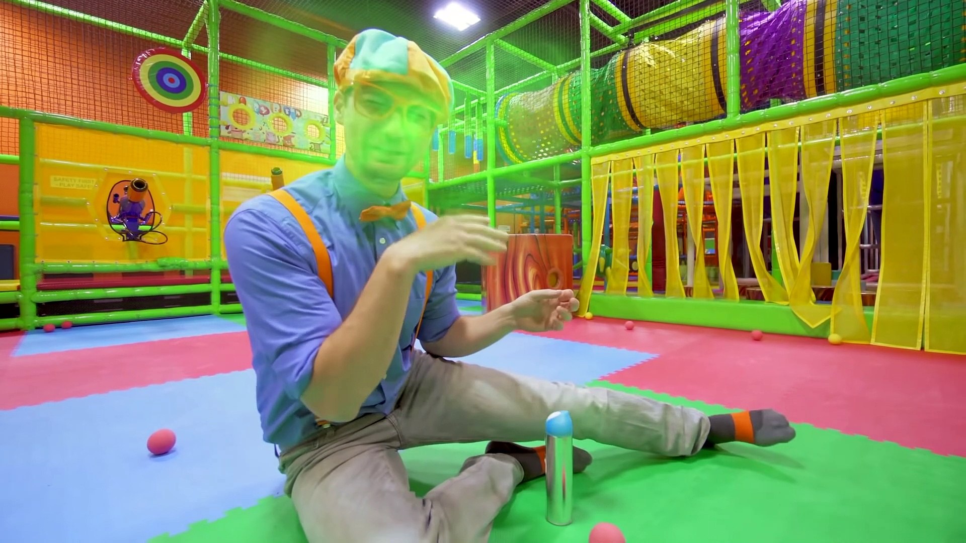 ⁣Blippi visita un patio de juegos (Fidgets Indoor Playground)  | Explora con Blippi