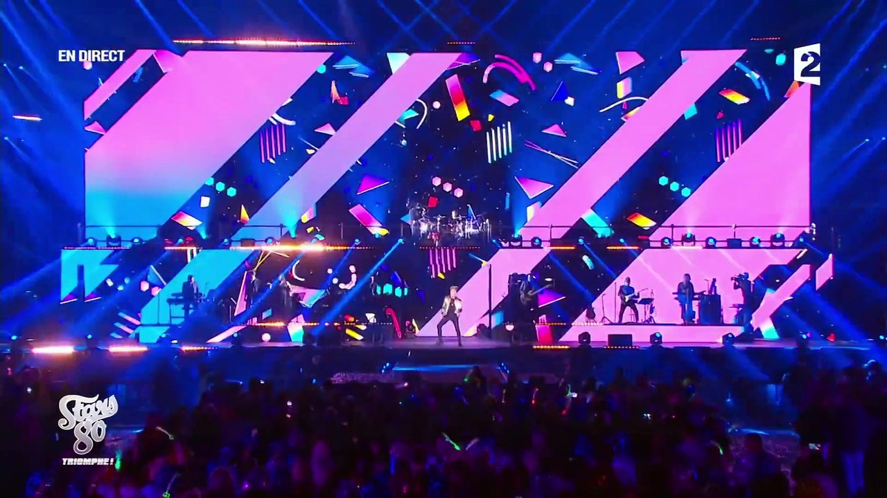 Plastic Bertrand chante "Ça plane pour moi"