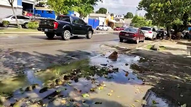 Aguas negras preocupan a los moradores del barrio La Rotonda, Santiago