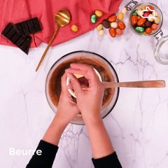 Cake surprise lapin de Pâques à la vanille et au chocolat