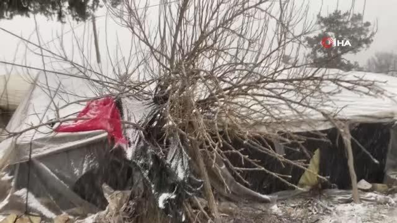 Mersin'de aniden bastıran kar yağışı doğayı beyaza bürüdü