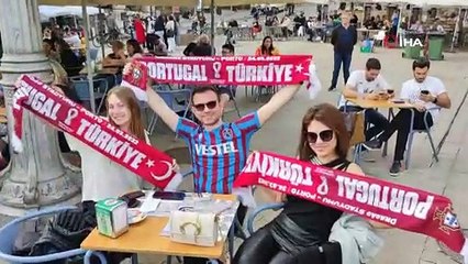 Portekiz'de Türk taraftarlar maç saatini bekliyor