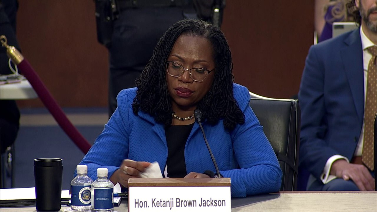 L'émotion de Ketanji Brown Jackson, candidate à...
