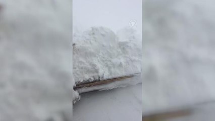 Kar nedeniyle kapanan 35 köy yolu ulaşıma açıldı