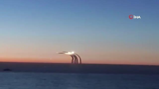 Rus savaş gemilerinin Ukrayna'ya füze fırlattığı anlar görüntülendi