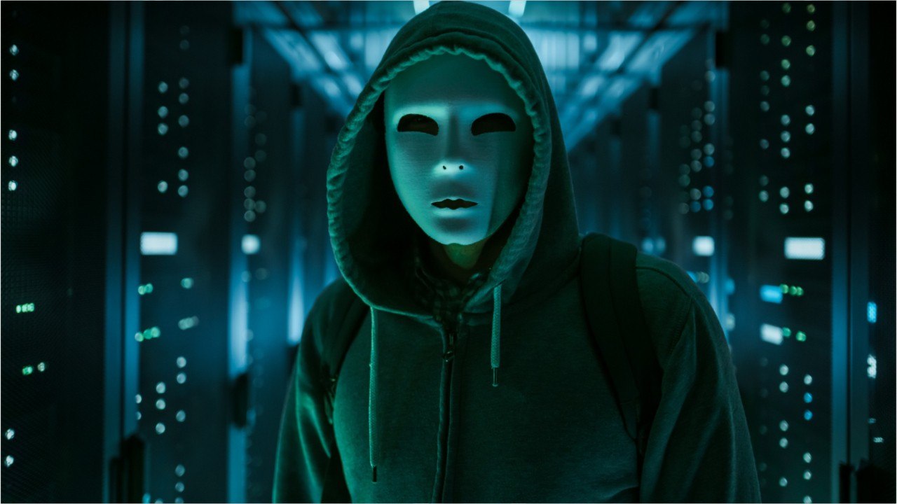 Guerre en Ukraine : Auchan, Leroy Merlin et Decathlon piratés par les Anonymous