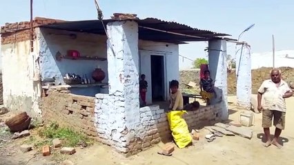 साढ़े 49 करोड़ के लेनदेन का नोटिस देख उड़े ईंट भट्टा मजदूर के होश