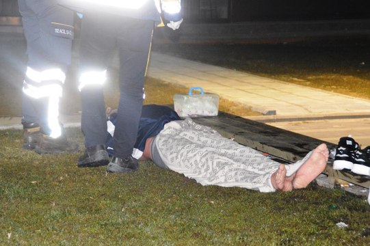 Beşiktaş'ta denize atlayan bir kişi polis ekiplerince sudan çıkarıldı