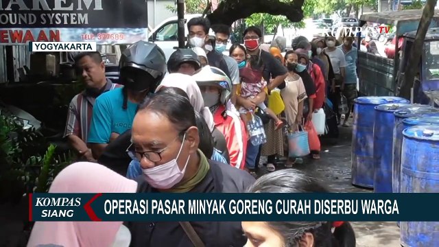 Harga Minyak Goreng Kemasan Mahal, Warga Yogya Rela Antre Panjang Demi Minyak Goreng Curah