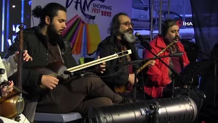 İranlıların kurduğu 'Grup Sema' Van'da sahne aldı