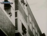 ANNA FRANK filmato dell'epoca che la ritrae affacciata alla finestra e video sulla sua vita