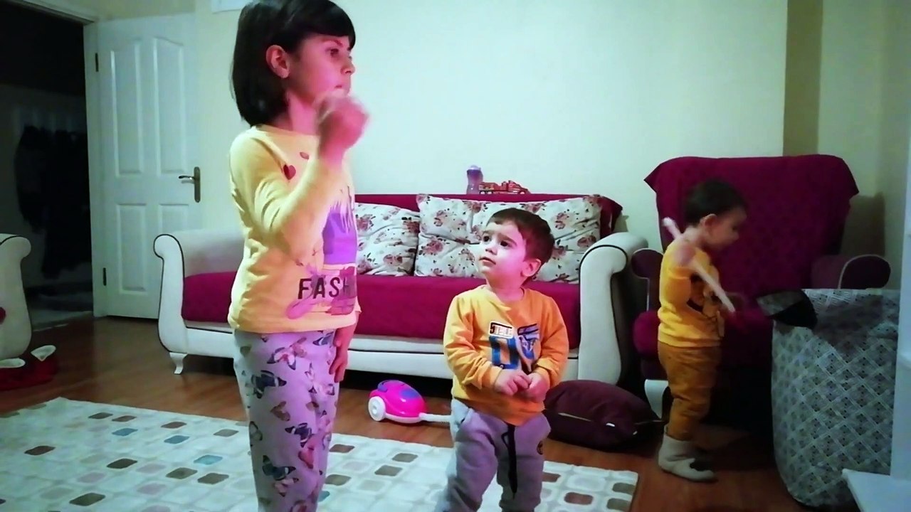 Team dance - a ram sam sam