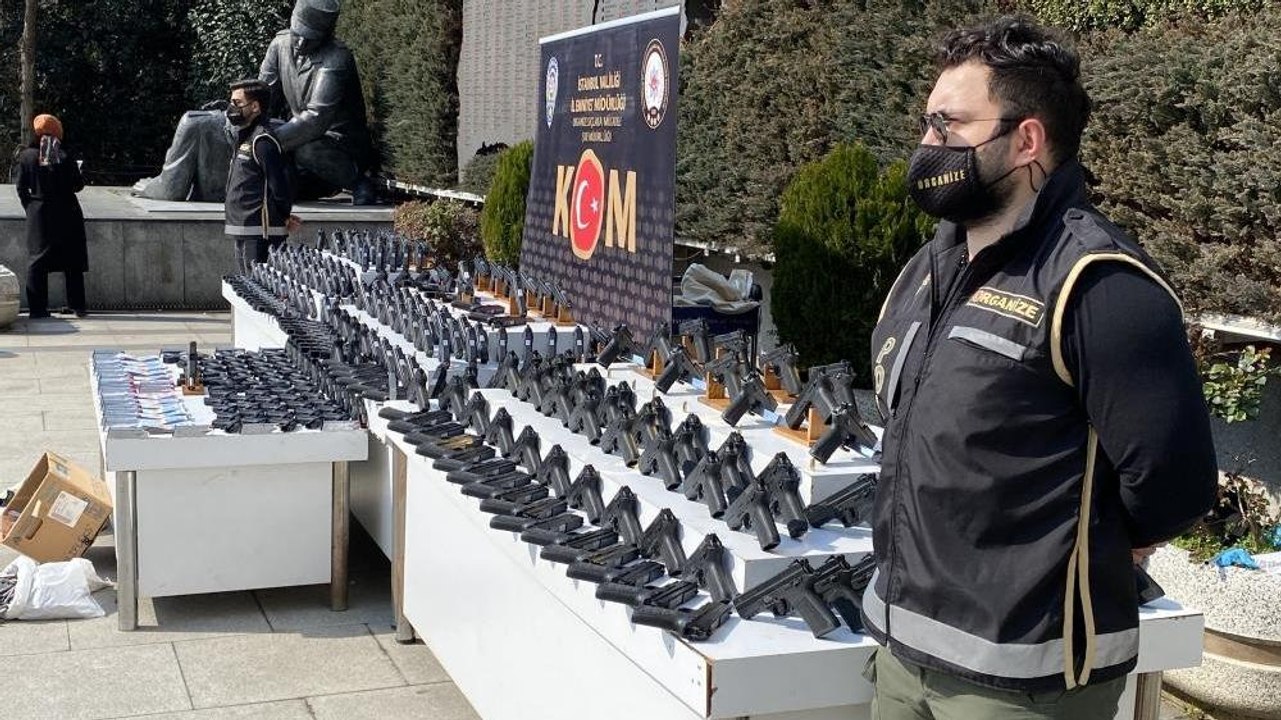 İstanbul’da 266 kaçak silah ele geçirildi