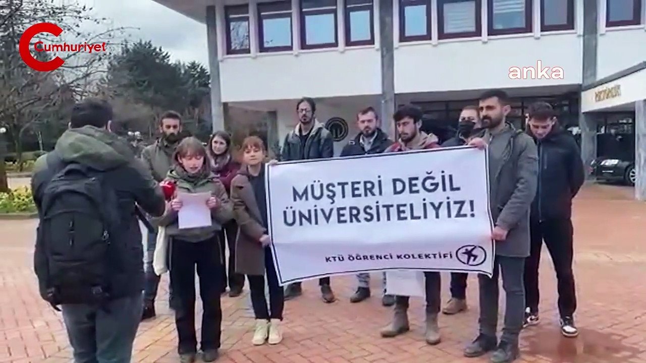 Öğrenciler, yemekhane zammını protesto etti: 'Müşteri değil, üniversiteliyiz'
