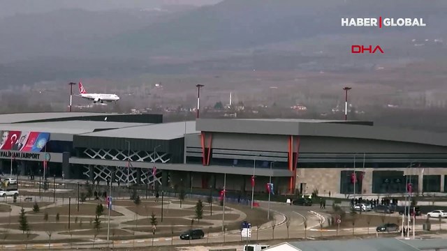Tokat'ın yeni havalimanına ilk yolcu uçağı indi
