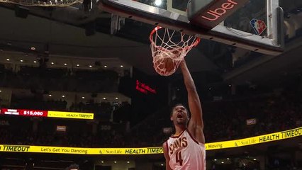 Télécharger la video: Cavs rookie Mobley delivers monster jam in Toronto