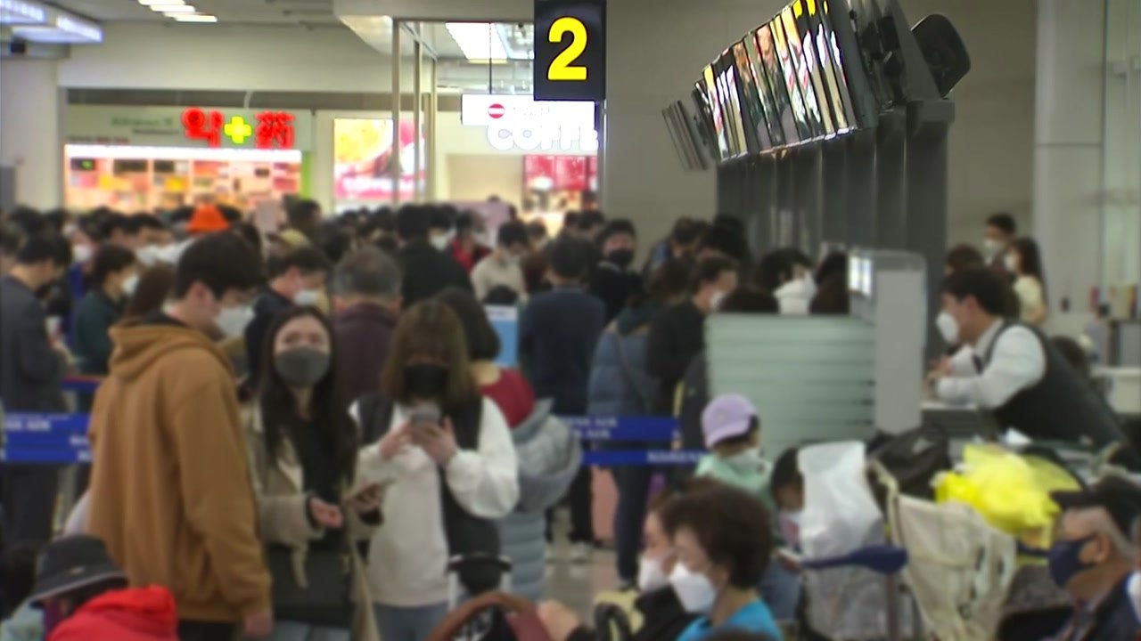 제주공항, 태풍급 강풍에 항공기 운항 무더기 차질 / YTN