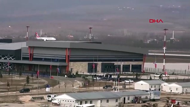 Tokat'ın yeni havalimanına ilk yolcu uçağı indi